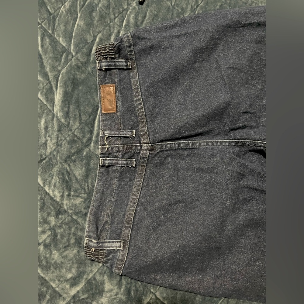 Vintage Lee’s Elastic jeans they are dark blue colored